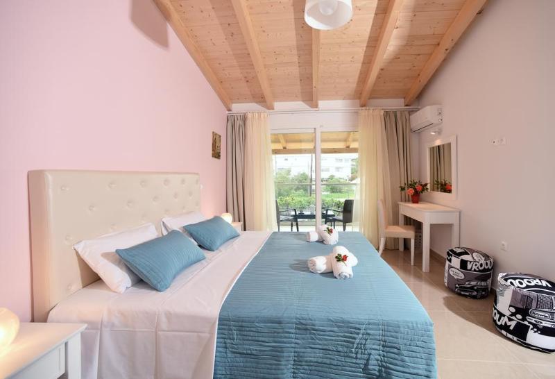 Palapart Gikas Suites And Studios Gouvia Bagian luar foto
