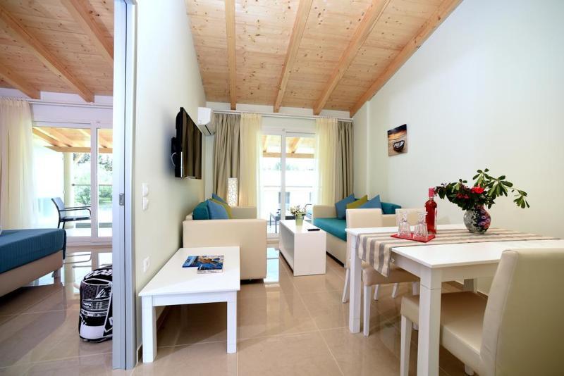 Palapart Gikas Suites And Studios Gouvia Bagian luar foto