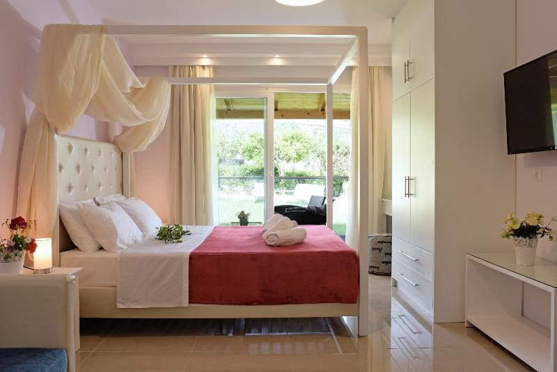 Palapart Gikas Suites And Studios Gouvia Bagian luar foto